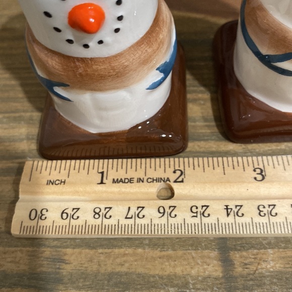 Marshmallow Snowmen Salt & Pepper Shakers - Picture 4 of 6